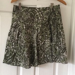 New Green print  banana republic flared skirt Sz 6